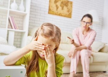 Alasan Dilarang Memarahi Anak Saat Berada di Depan Umum