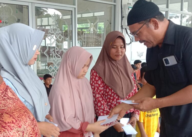 FORKOMPAS Dan Kelompok Usaha Bahruny Group Berikan Bantuan Hari Raya Idul Fitri Untuk Anak Yatim